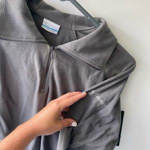 Woman’s Columbia pullover size Medium